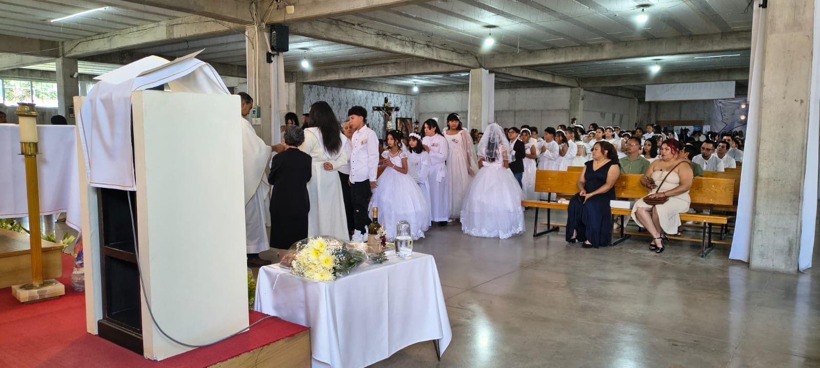 Recibiendo el sacramento de Eucaristía 2026